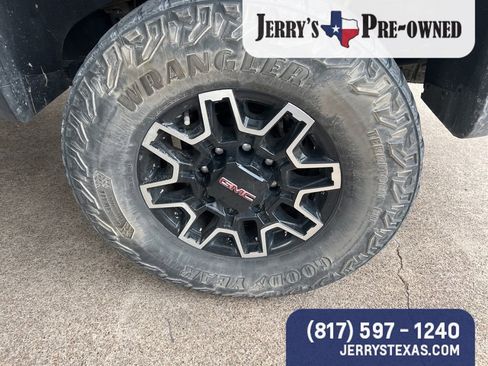 Used 2024 GMC Sierra 2500 AT4X image 6