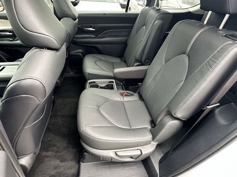 Used 2024 Toyota Grand Highlander Platinum image 19