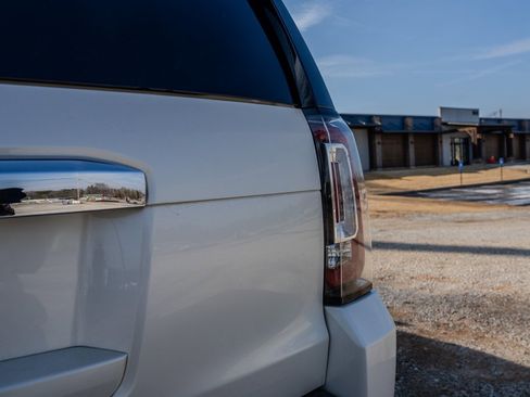 Used 2015 GMC Yukon XL Denali w/ Premium Package image 11