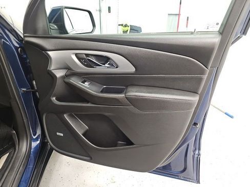 Used 2022 Chevrolet Traverse LT w/ LT Premium Package AWD/4WD image 39