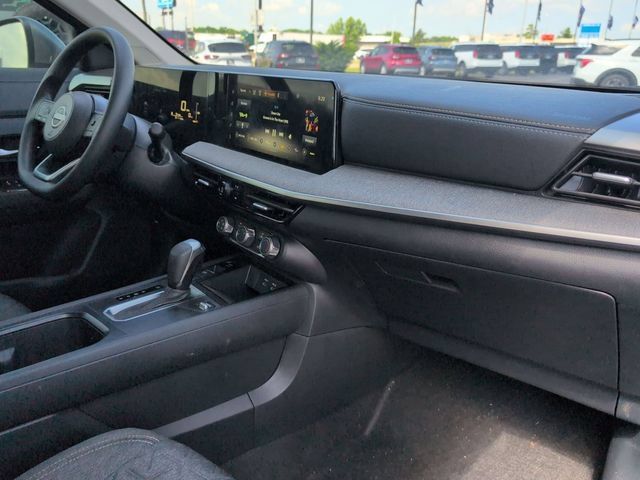 Used 2025 Nissan Kicks SV FWD image 19