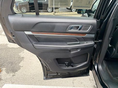 Used 2018 Ford Explorer Limited w/ Equipment Group 301A AWD/4WD image 32