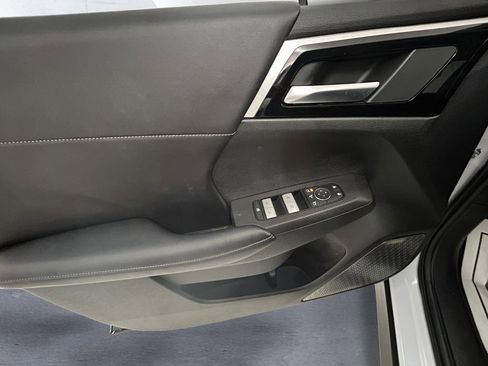 Used 2025 Mitsubishi Outlander SE image 12