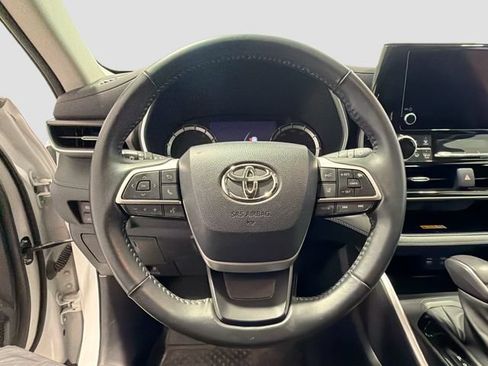 Used 2023 Toyota Highlander XLE AWD/4WD image 9