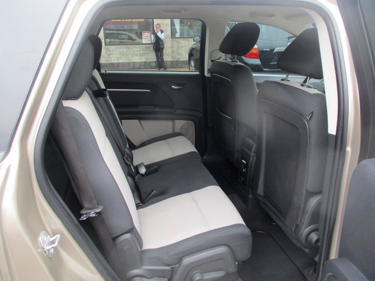 Used 2009 Dodge Journey SXT w/ Rear Seat Video Group I FWD image 8