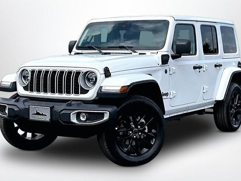 Used 2025 Jeep Wrangler Unlimited Sahara w/ Safety Group AWD/4WD image 3