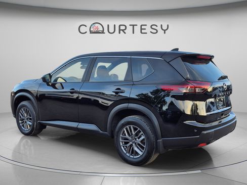 Certified 2025 Nissan Rogue S FWD image 5