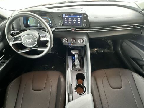 Used 2026 Hyundai Elantra SE FWD image 24