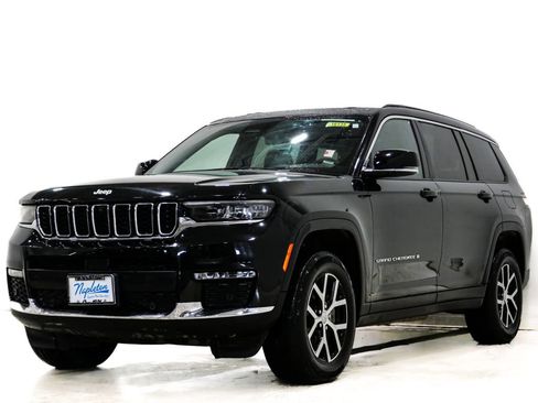 Used 2024 Jeep Grand Cherokee L Limited w/ Luxury Tech Group II image 3