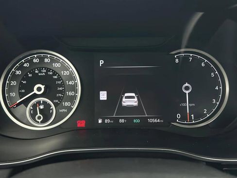 Used 2025 Genesis G70 2.5T RWD image 26