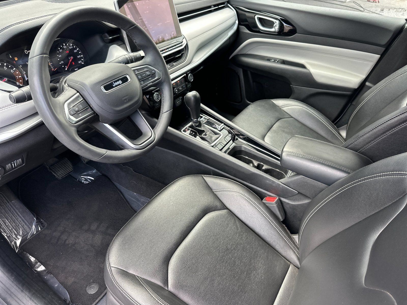 Used 2025 Jeep Compass Limited AWD/4WD image 9