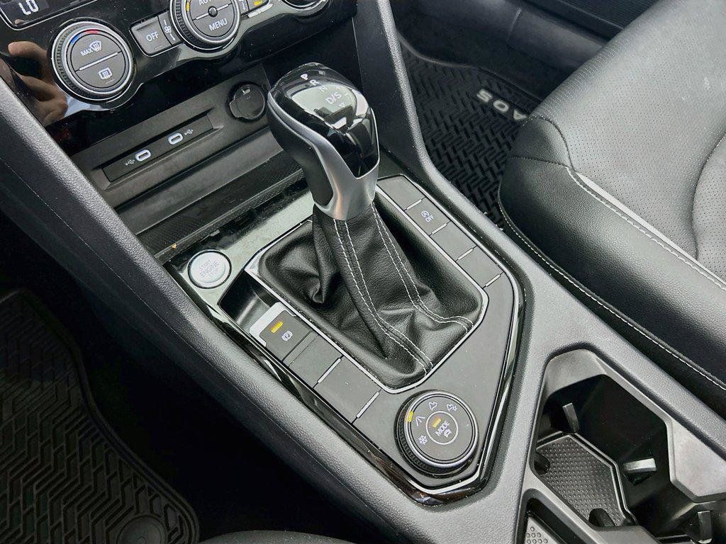 Certified 2023 Volkswagen Taos SEL AWD/4WD image 17