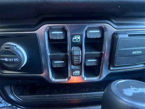 Used 2024 Jeep Wrangler Unlimited Sahara w/ Technology Group image 41