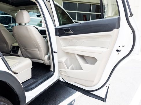 Used 2021 Volkswagen Atlas SE w/ Panoramic Sunroof Package FWD image 54