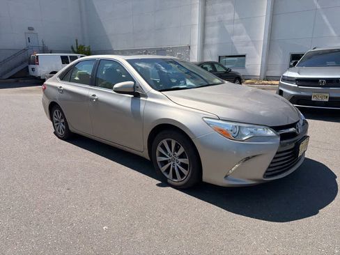 Used 2015 Toyota Camry XLE w/ Moonroof Package FWD image 14