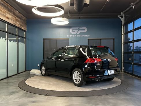 Used 2016 Volkswagen Golf S FWD image 5