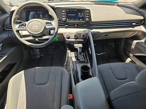 Certified 2025 Hyundai Elantra SE FWD image 21