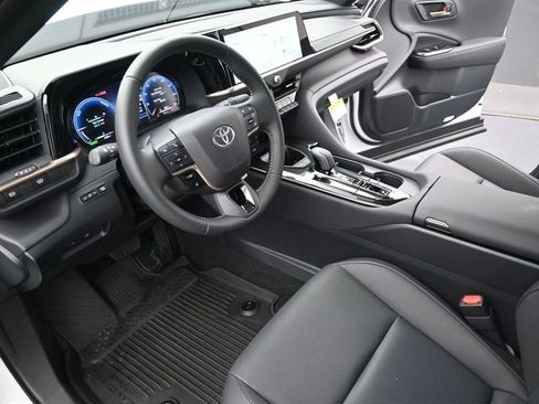 Used 2026 Toyota Crown Limited image 4