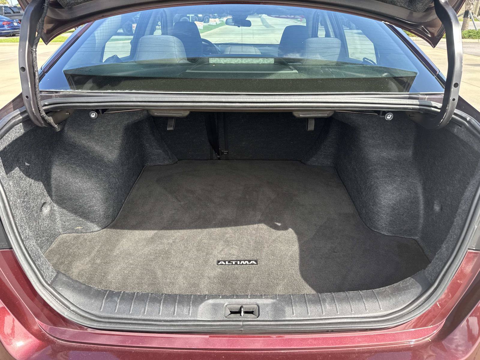 Used 2024 Nissan Altima 2.5 SV FWD image 8