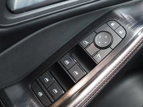 Certified 2025 Nissan Rogue SV AWD/4WD image 17