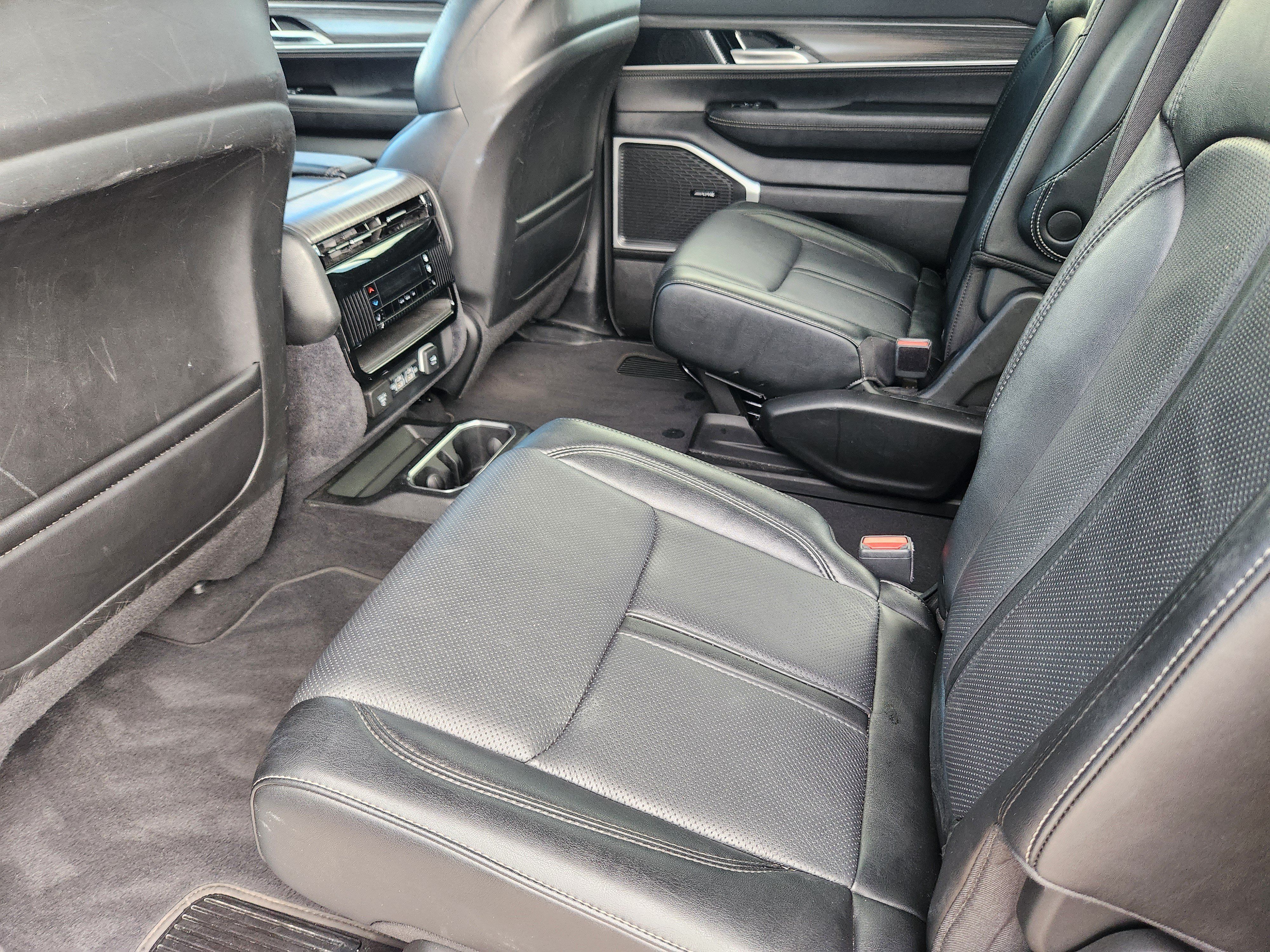 Used 2024 Jeep Wagoneer Series II AWD/4WD image 19