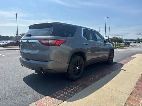 Used 2021 Chevrolet Traverse LS FWD image 7