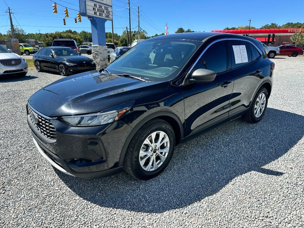 Used 2023 Ford Escape Active w/ Cold Weather Package FWD image 1