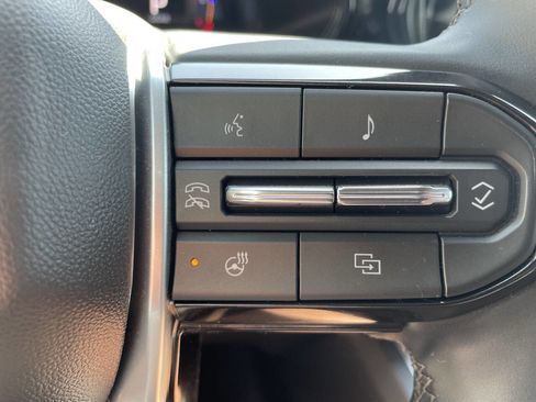 Used 2024 Chevrolet Colorado LT w/ LT Convenience Package III image 23