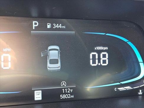 Used 2025 Hyundai Elantra SE FWD image 13