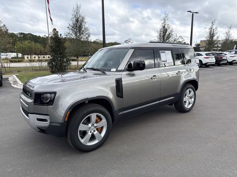 Used 2024 Land Rover Defender 110 S image 7