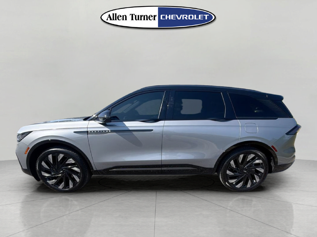 Used 2025 Lincoln Nautilus Reserve w/ Jet Appearance Package AWD/4WD image 6