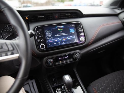 Used 2023 Nissan Kicks SR image 12