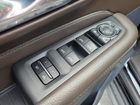 Used 2023 GMC Yukon Denali RWD image 17