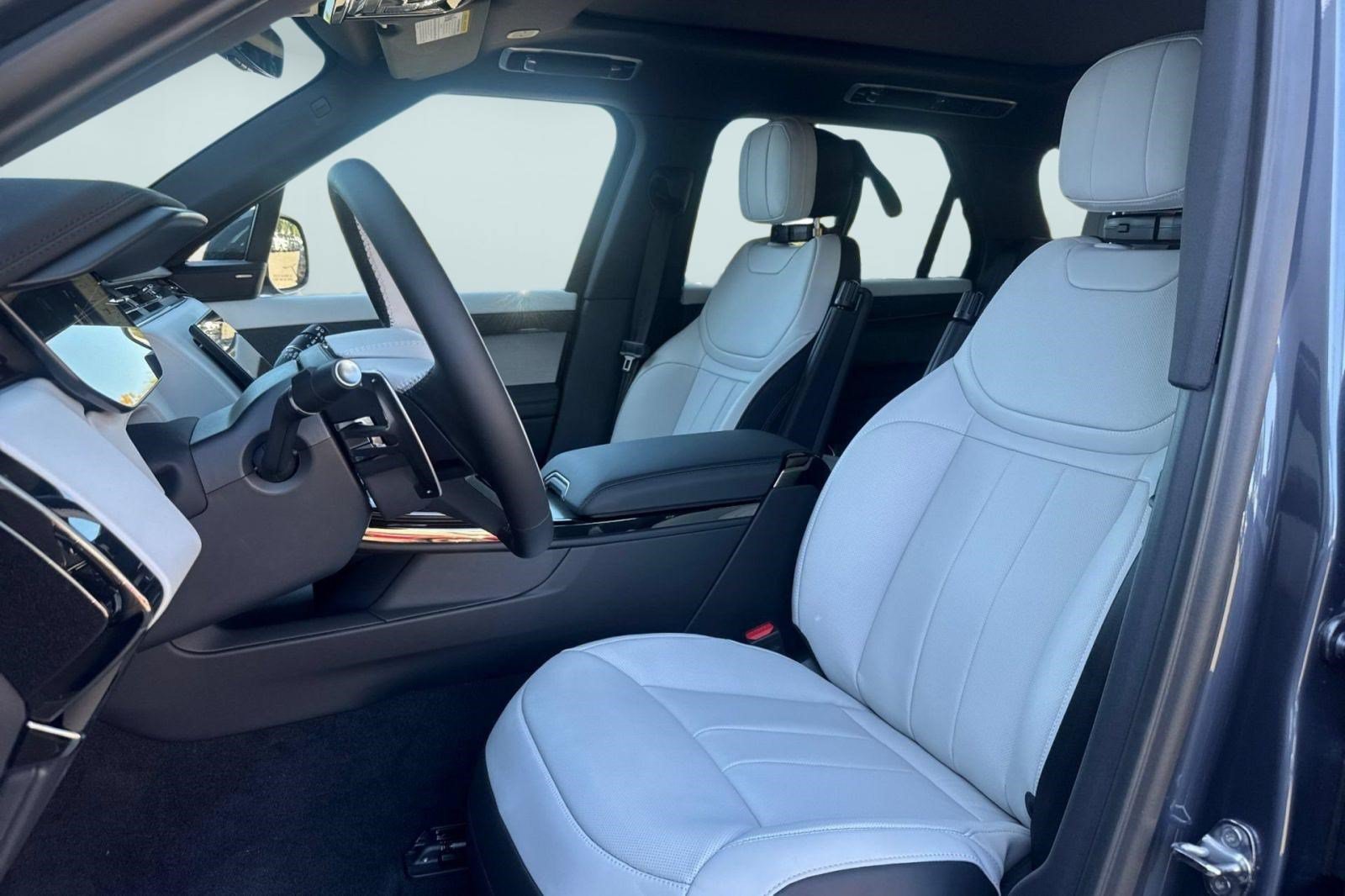 New 2026 Land Rover Range Rover Sport Dynamic SE AWD/4WD image 5