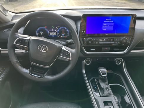Used 2024 Toyota Grand Highlander Limited image 16