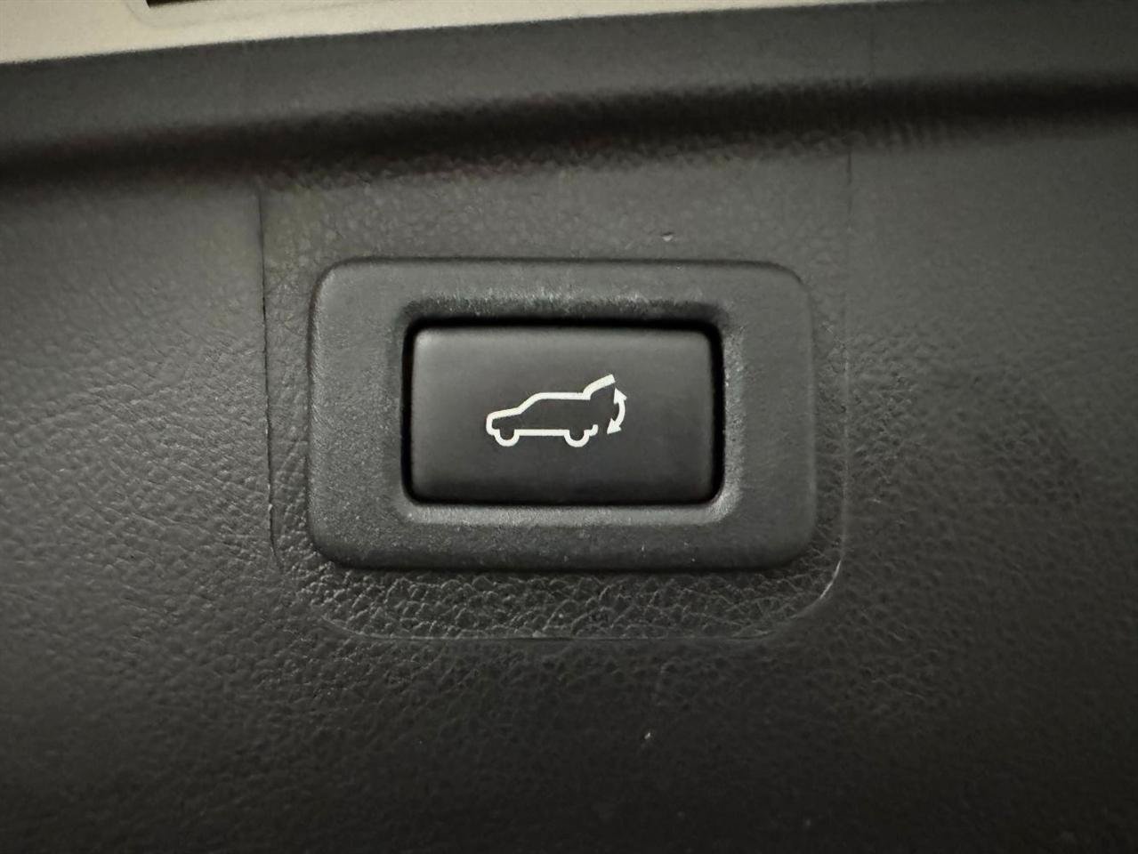 Used 2017 Subaru Outback 3.6R Limited AWD/4WD image 11