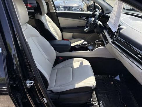 Used 2023 Kia Sportage EX AWD/4WD image 9