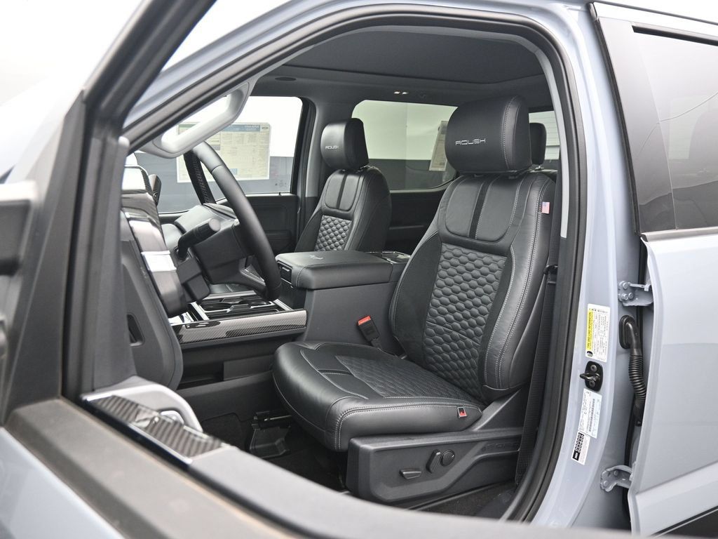 New 2026 Ford F250 Lariat w/ Black Appearance Package AWD/4WD image 8