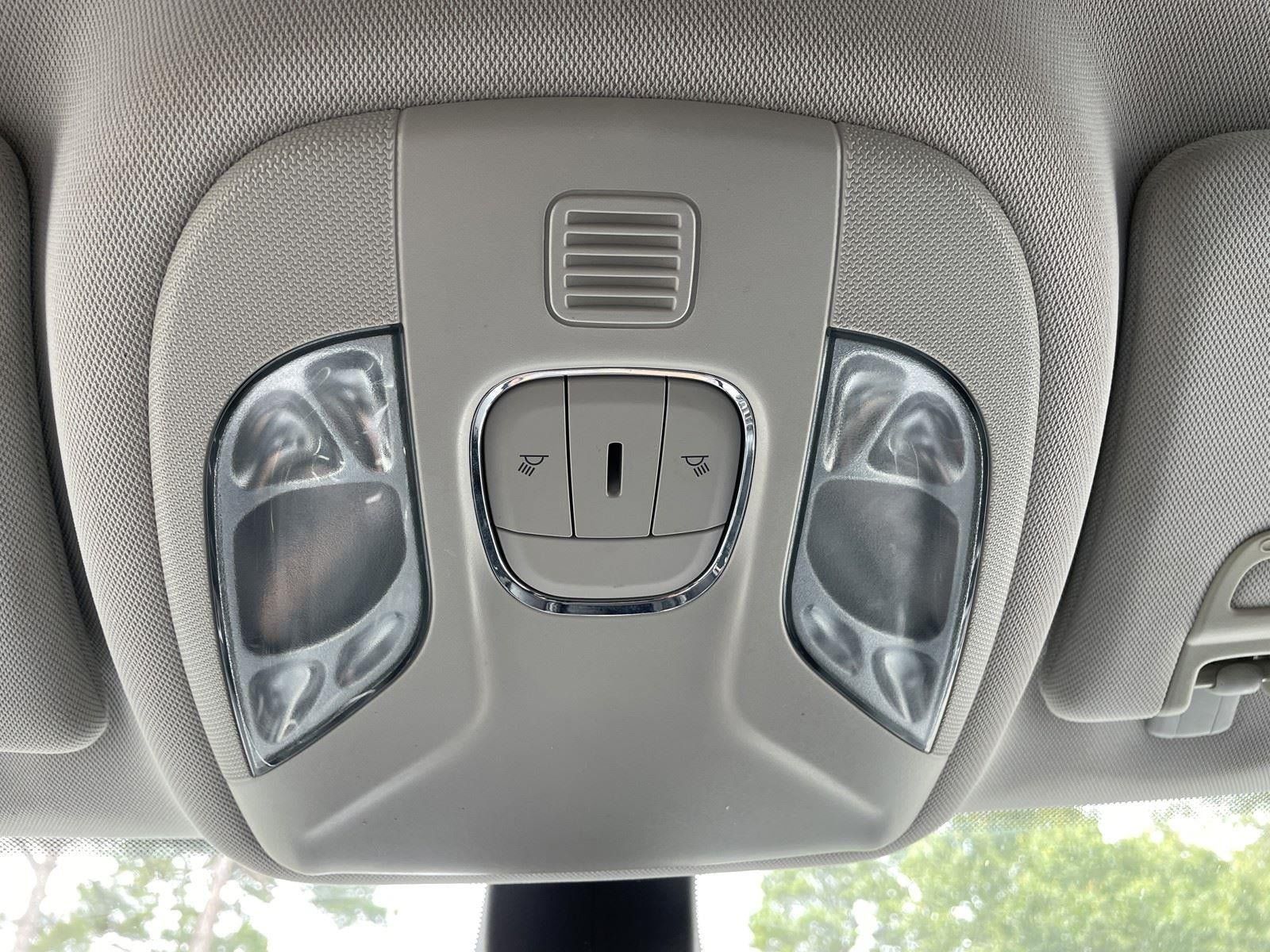 Used 2018 Jeep Compass Latitude FWD image 32