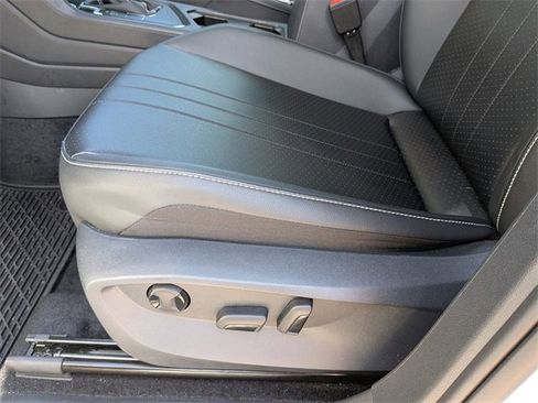 Certified 2024 Volkswagen Tiguan SE image 21