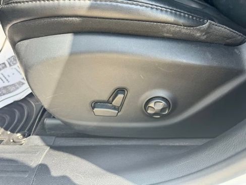 Used 2019 Jeep Cherokee Latitude Plus AWD/4WD image 11