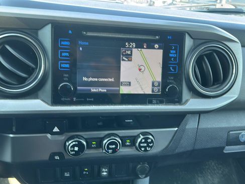 Used 2017 Toyota Tacoma SR5 RWD image 11