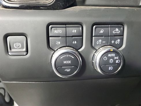 Used 2024 GMC Sierra 2500 AT4 w/ AT4 Premium Plus Package image 12