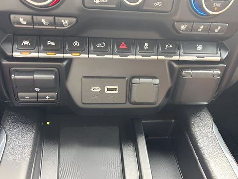 Used 2019 Chevrolet Silverado 1500 High Country w/ Technology Package AWD/4WD image 28