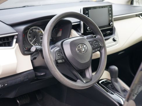 Used 2020 Toyota Corolla LE image 10