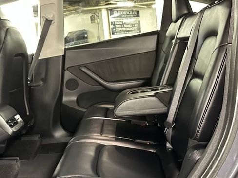 Used 2021 Tesla Model Y Long Range image 22