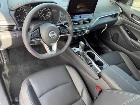 New 2025 Nissan Altima 2.5 SL image 18