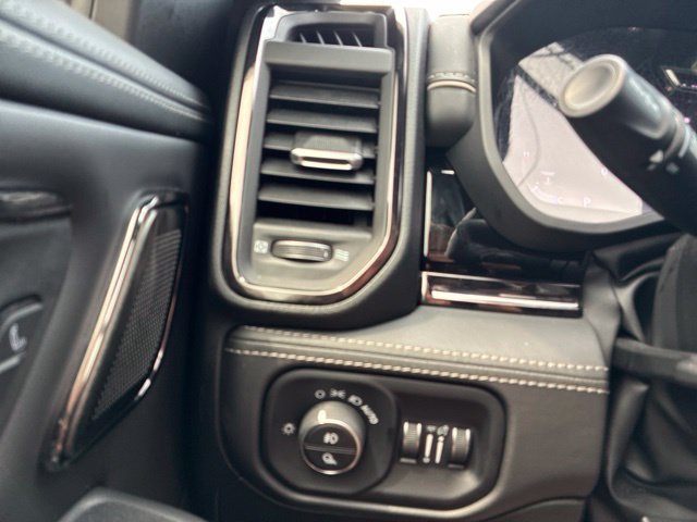 Used 2025 RAM 1500 Limited AWD/4WD image 29