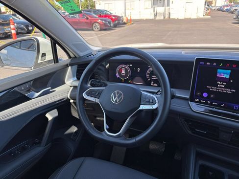 Used 2026 Volkswagen Tiguan SE FWD image 36