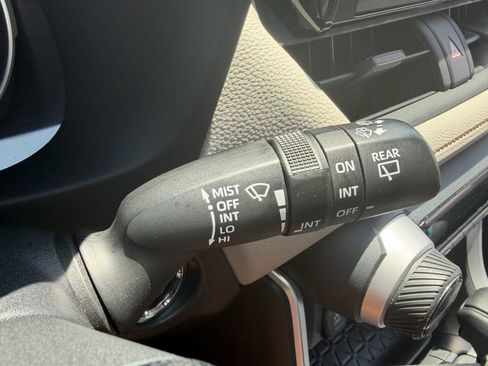 Used 2020 Toyota RAV4 XLE w/ Convenience Package FWD image 28